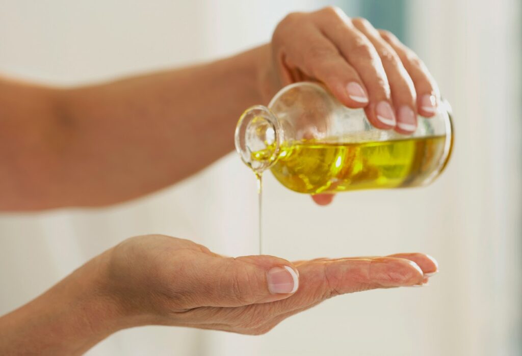 Óleo de Jojoba: conheça os benefícios desse óleo vegetal para os cabelos