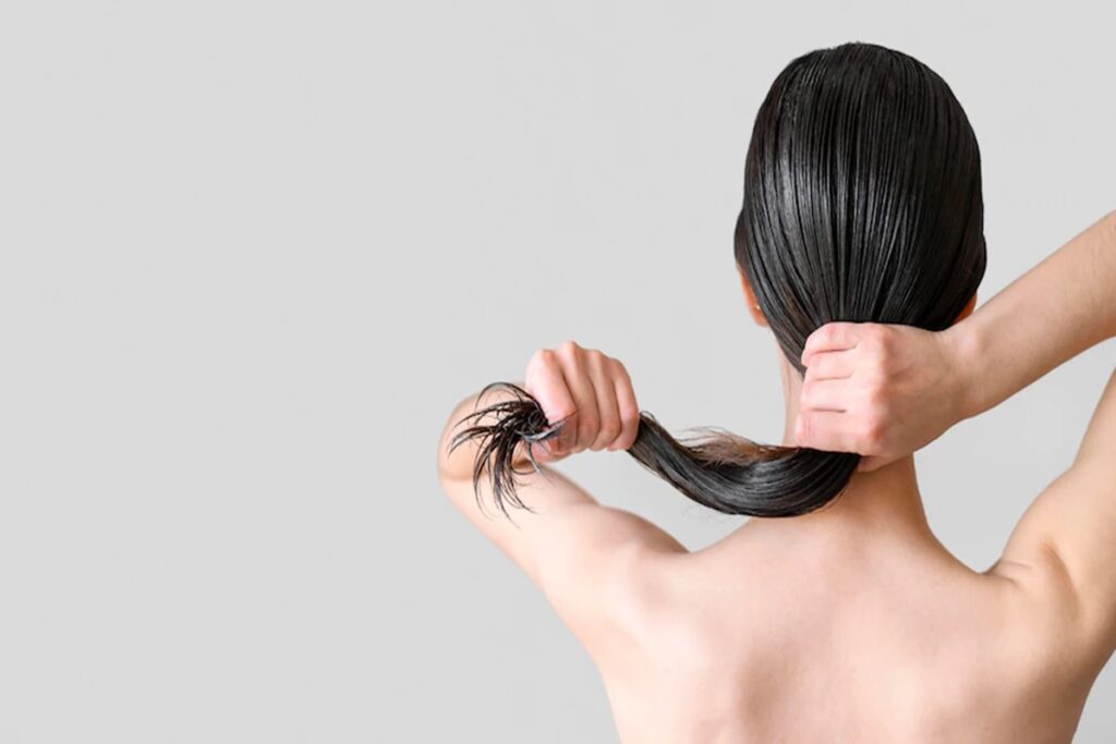 Detox capilar: O que é e como realizar um tratamento de limpeza do couro cabeludo