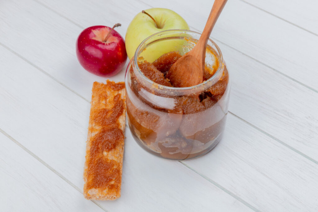 Doces saudáveis ​​de maçã, mel e canela: Delícias nutritivas para o seu paladar