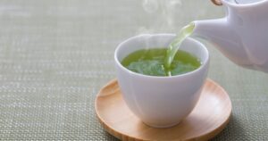 Este é o famoso chá que promete combater a incômoda gordura do fígado
