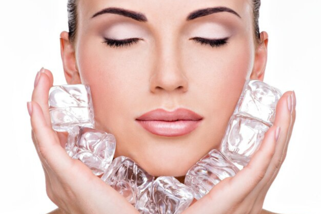 Afinal, passar gelo no rosto ajuda a melhorar a pele?