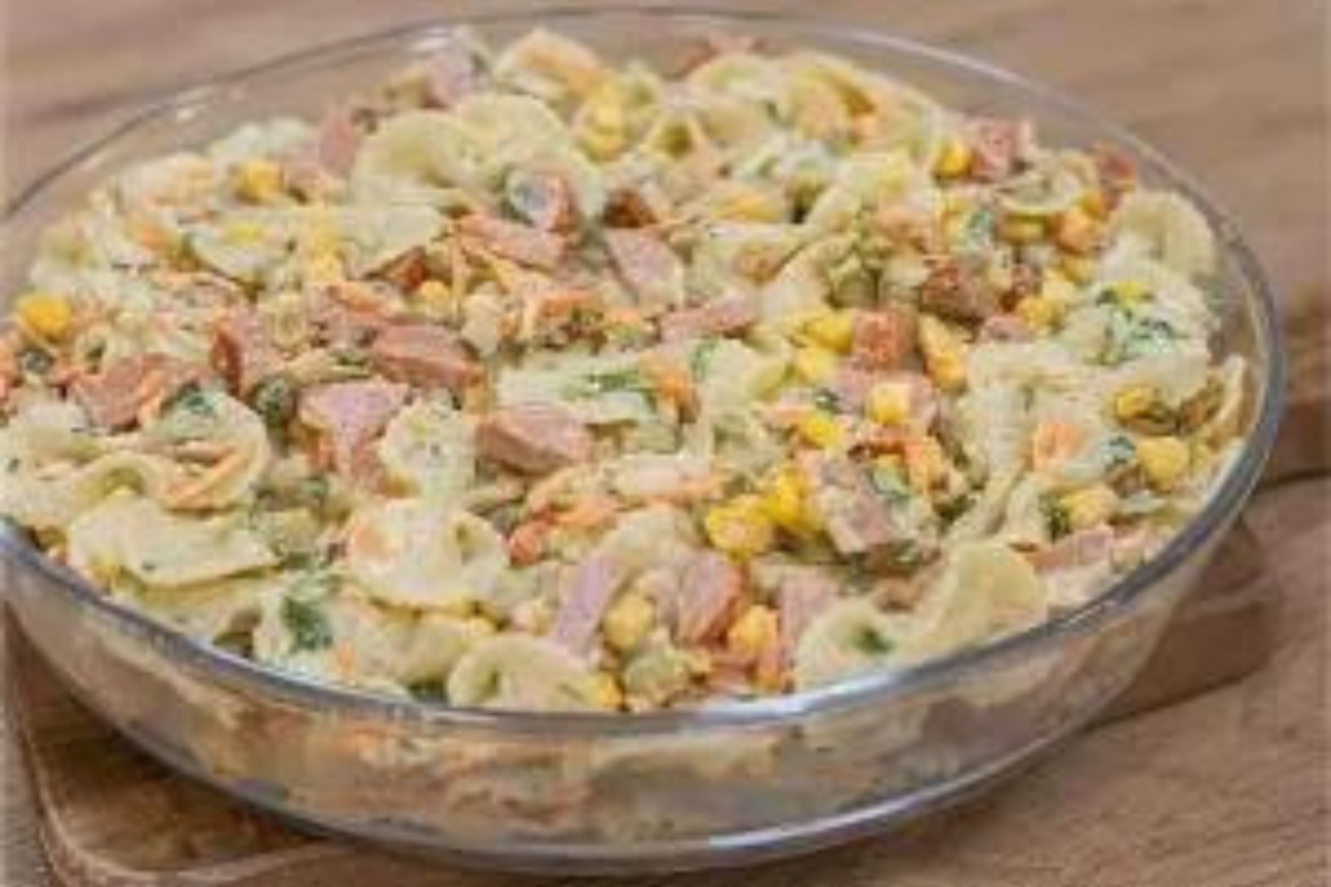 Salada de Macarrão com Salsicha: Simples, Deliciosa e Perfeita para Servir no Churrasco